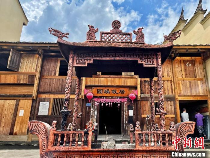 臺(tái)灣上趣開新團(tuán)隊(duì)入駐古田縣平湖鎮(zhèn)端上村，以“圓瑛法師故里”為主題打造愛國禪意村。　呂巧琴 攝