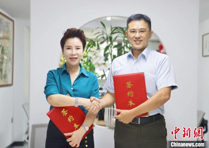 簽署“融情·同心”寧臺(tái)建筑師驛站共建協(xié)議。　吳允杰 攝