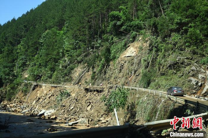 圖為重慶萬州受災(zāi)地區(qū)。　陳超 攝