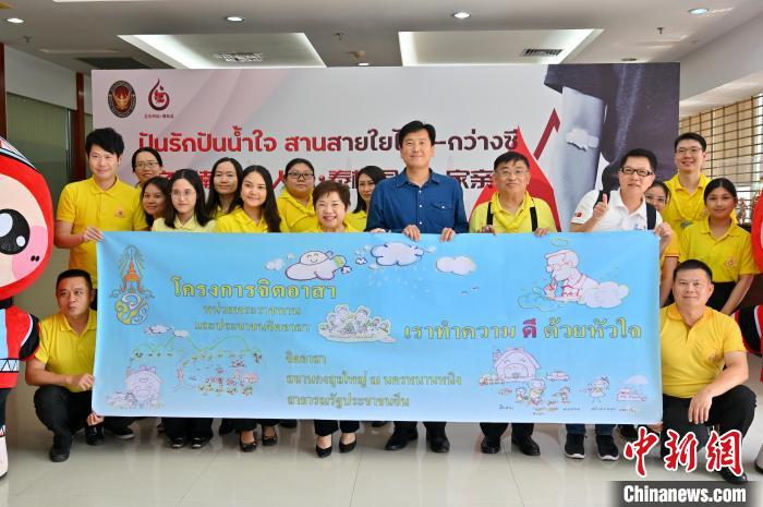 圖為泰王國駐南寧總領事館官員、泰國企業代表等在活動現場合影?！∮峋?攝
