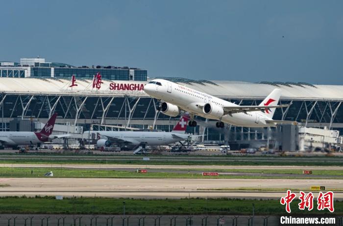 第二架國產C919正式“入列”東航機隊將與首架機搭檔執飛滬蓉快線