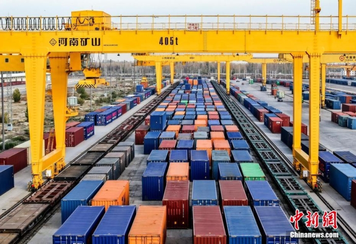 資料圖：霍爾果斯鐵路口岸有序排列的集裝箱。(無人機照片)<a target='_blank' href='/' ><p  align=