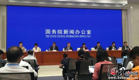 8月26日，國務(wù)院新聞辦召開國務(wù)院政策例行吹風(fēng)會。圖為吹風(fēng)會現(xiàn)場。 記者李巍攝