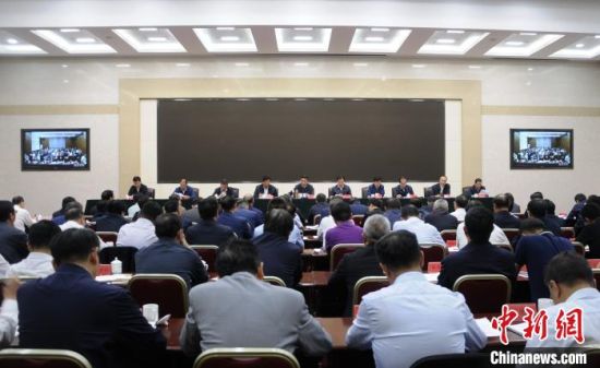 圖為青海省生態(tài)環(huán)境保護警示教育大會現(xiàn)場。　張?zhí)砀！z 　　