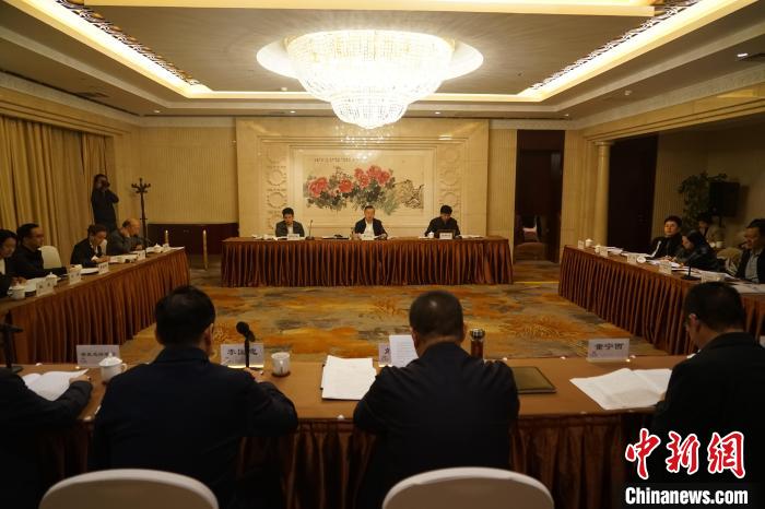 圖為座談會(huì)現(xiàn)場(chǎng)?！∨擞隄?攝