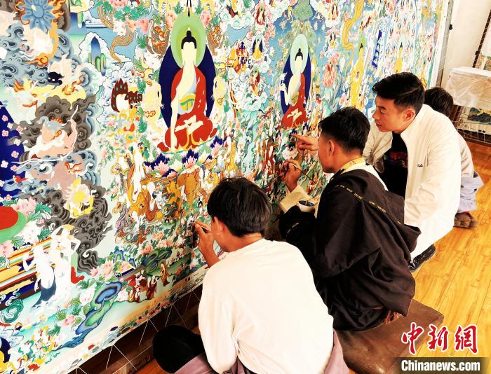 青海唐卡藝術小鎮：“勞模畫師”師帶徒，文化扶貧富一方