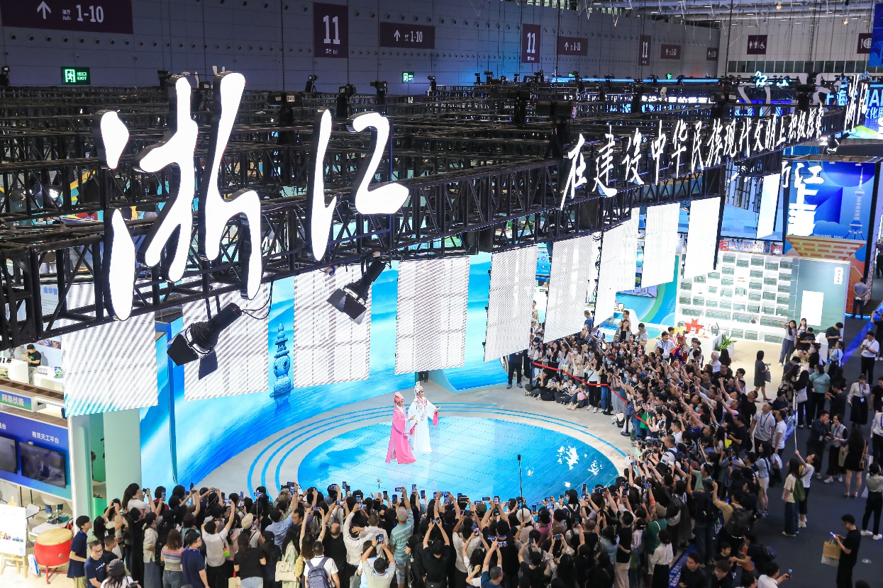 越劇《梁?！穫涫軈⒄褂^眾喜愛。主辦方供圖