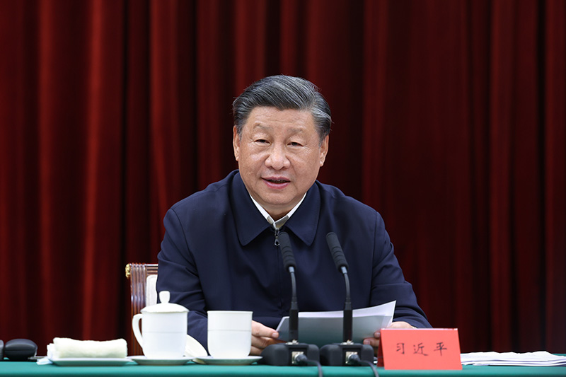 2023年10月12日下午，中共中央總書(shū)記、國(guó)家主席、中央軍委主席習(xí)近平在江西省南昌市主持召開(kāi)進(jìn)一步推動(dòng)長(zhǎng)江經(jīng)濟(jì)帶高質(zhì)量發(fā)展座談會(huì)并發(fā)表重要講話(huà)。新華社記者 鞠鵬 攝